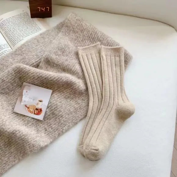 Cozy White Wool Socks – Thick, Warm & Mid-Calf for Women