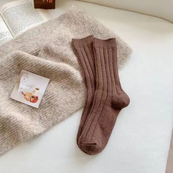Cozy White Wool Socks – Thick, Warm & Mid-Calf for Women
